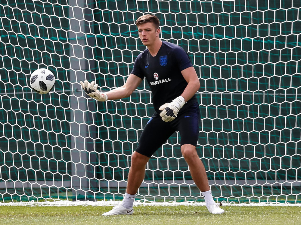 sells为英格兰国门推出特别版wrap aqua campione门将手套