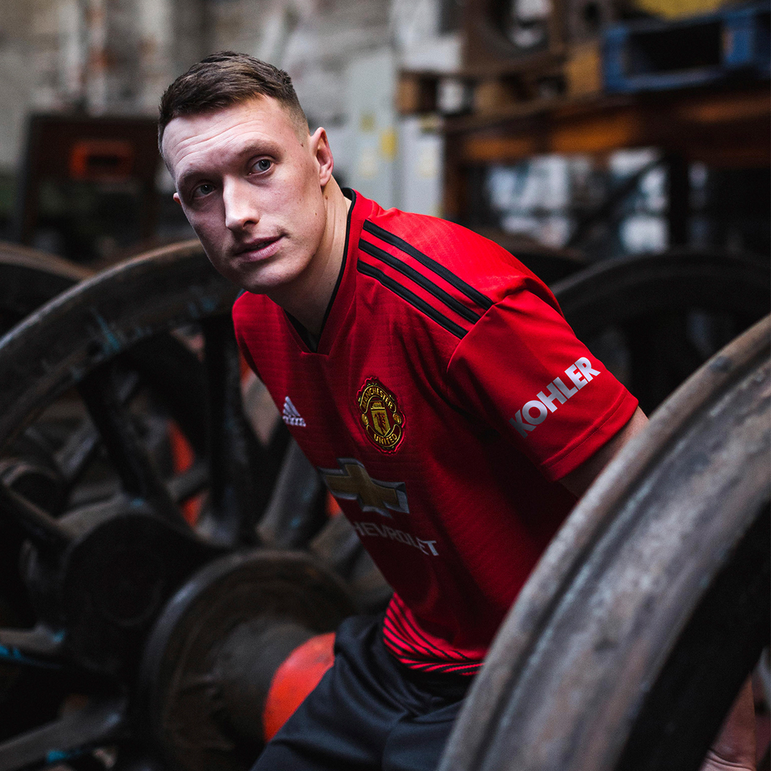 袖出传奇# 科勒成为曼联足球俱乐部全新战袍袖标赞助商