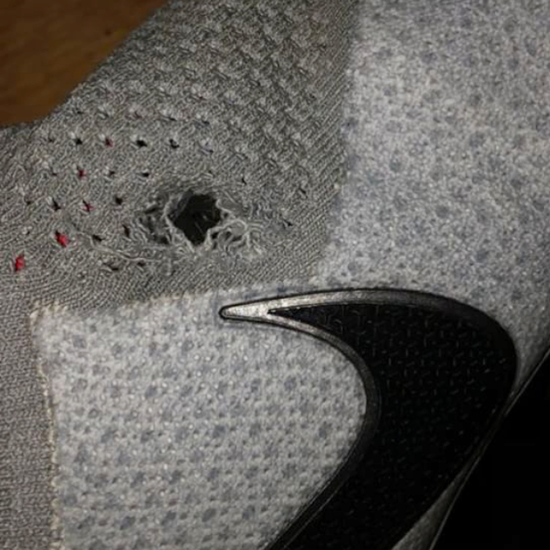 国外玩家曝出nike phantom vsn战靴破洞照