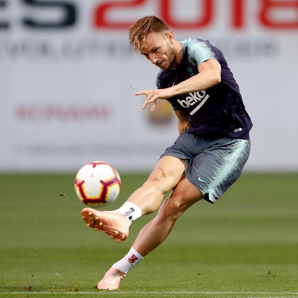 内马尔上脚tapedesign防滑球袜