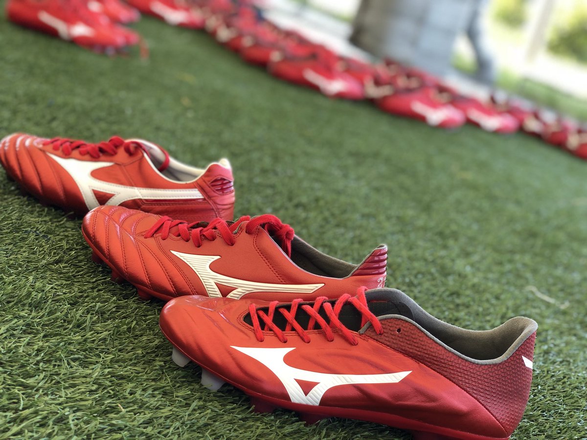 mizuno morelia neo ii足球鞋