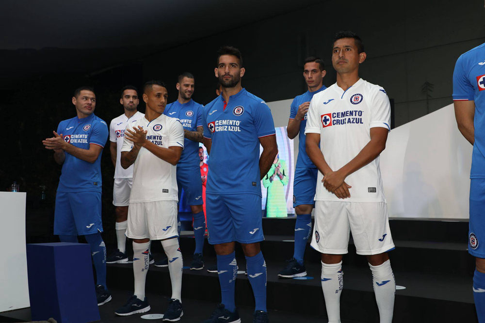 除了为球队推出全新主客场球衣外,joma还为蓝十字女足推出俱乐部历史