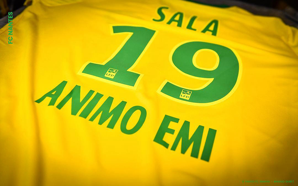 为萨拉祈祷南特特别版球衣亮相法甲联赛
