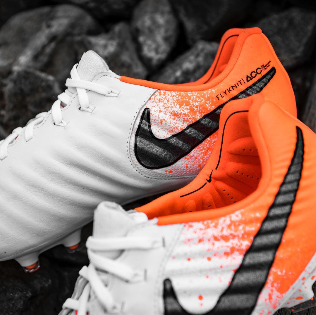 niketiempolegendviieliteeuphoriapack足球鞋