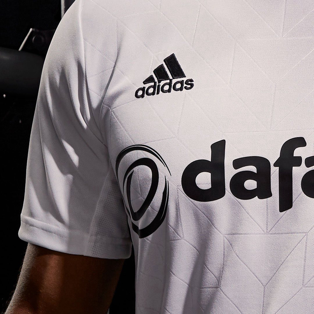 富勒姆2019/20赛季主客场球衣发布