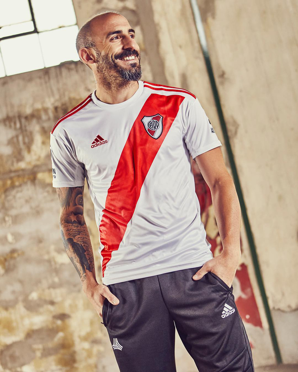 河床201920赛季主场球衣发布