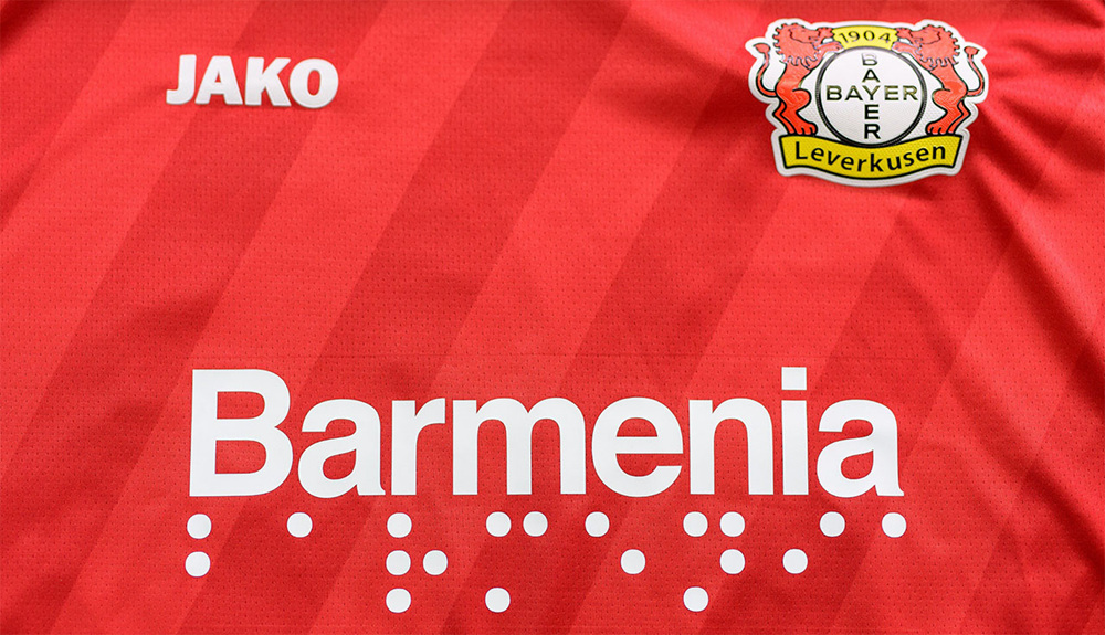 勒沃库森穿着带有盲文广告球衣亮相德甲联赛