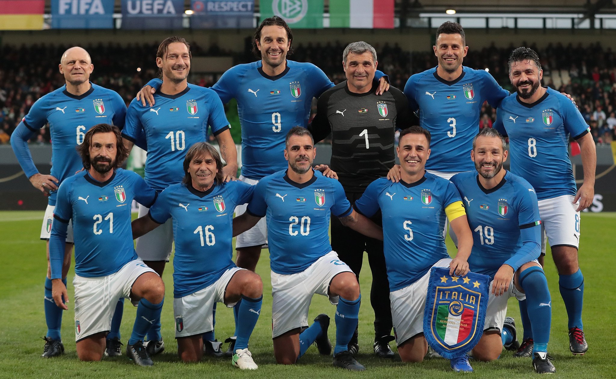 就在几天前,意大利和德国的元老明星球员展开了一场友谊赛,皮尔洛
