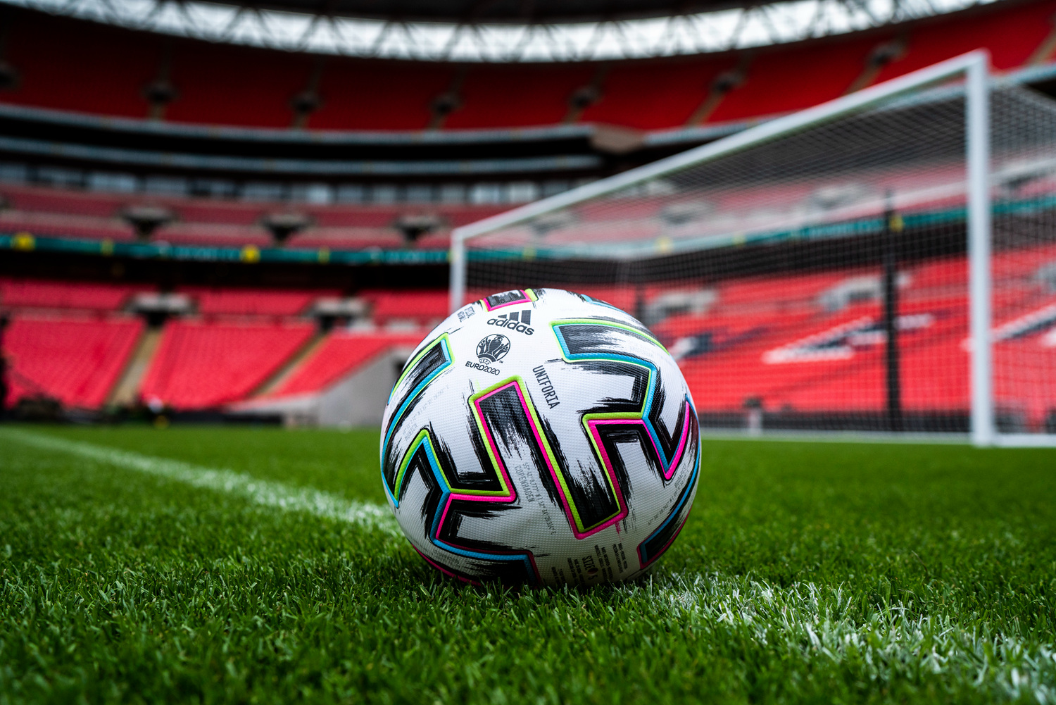 阿迪达斯发布2020年欧洲杯官方比赛球uniforia - 足球 - 足球鞋足球