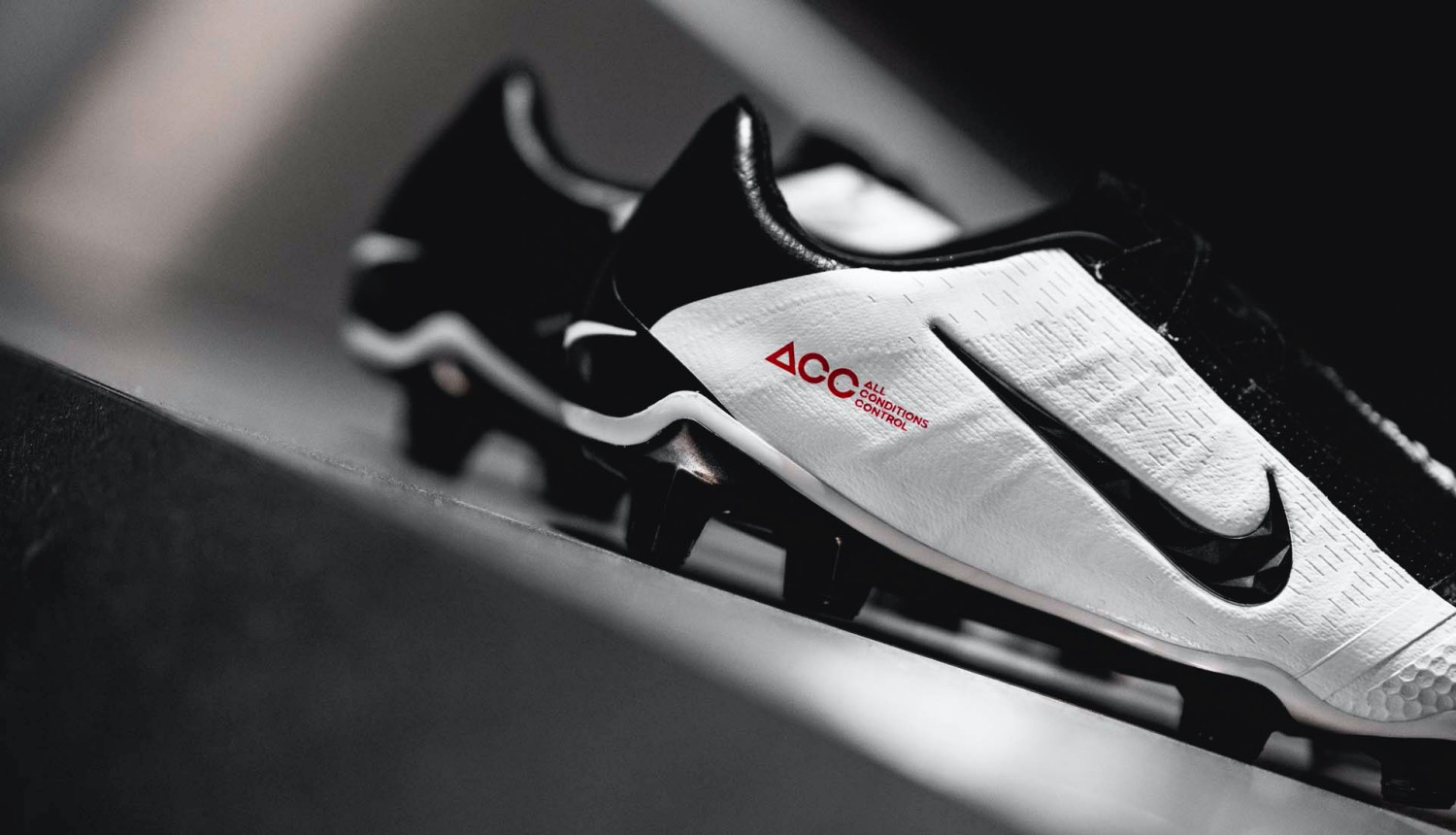 战车归来近观nikephantomvnmfuturednat90足球鞋