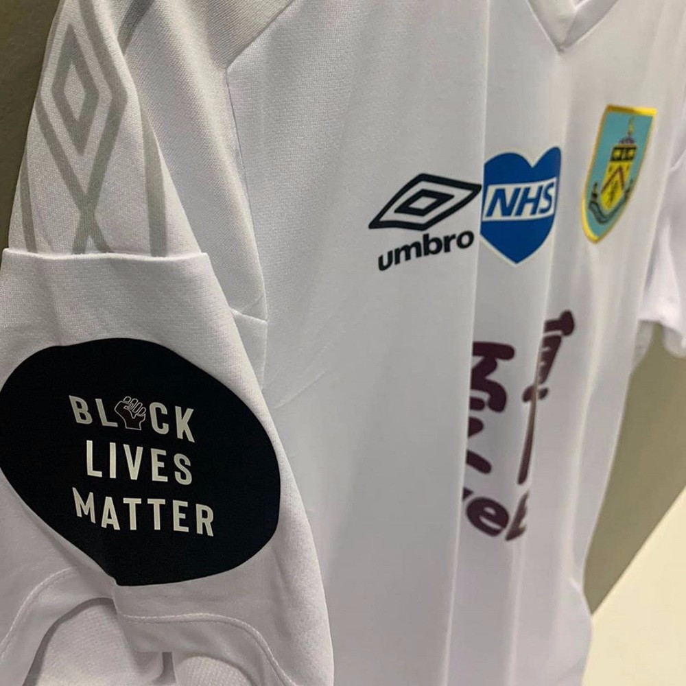 伯恩利启用临时球衣迎战西汉姆联