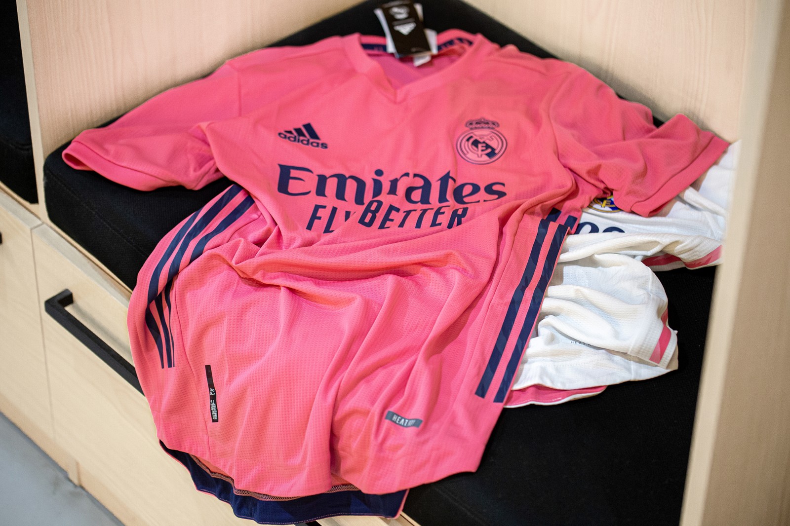 adidas皇家马德里2021客场球衣球员版