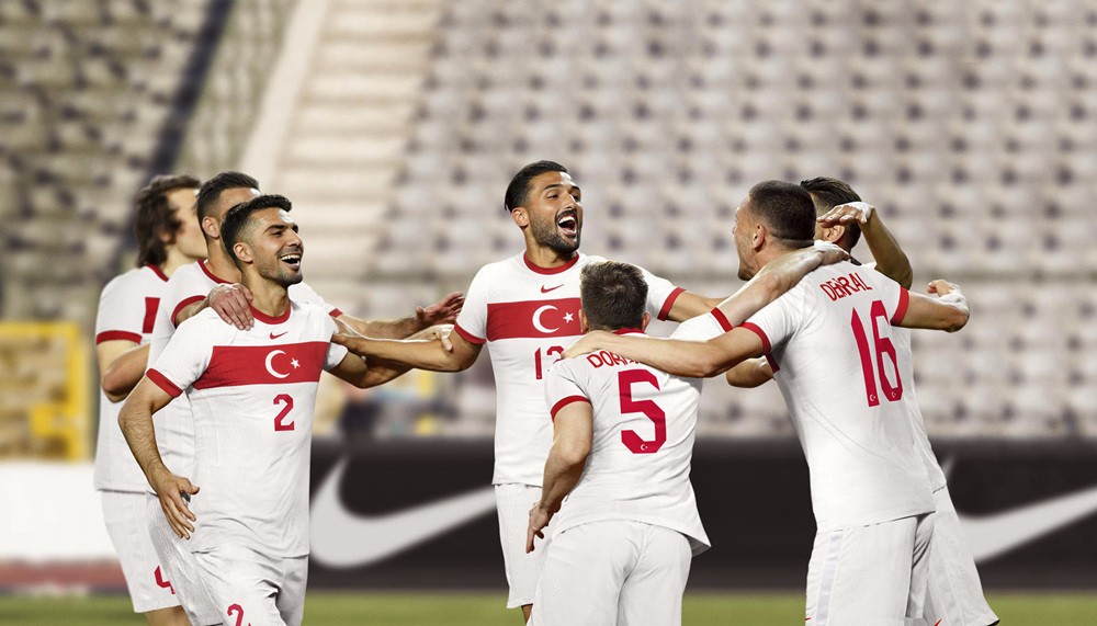 土耳其国家队2020/21年主客场球衣发布 