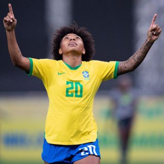 开启新时代 巴西女足球衣摘掉冠军星 Enjoyz足球装备网手机版