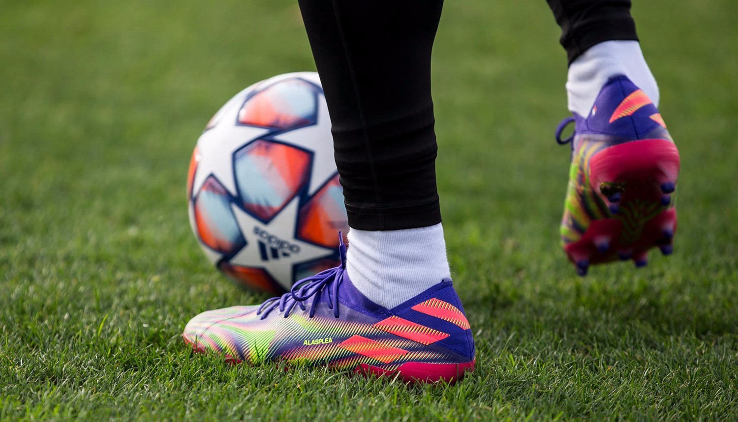 adidas nemeziz.1 ag precision to blur 足球鞋