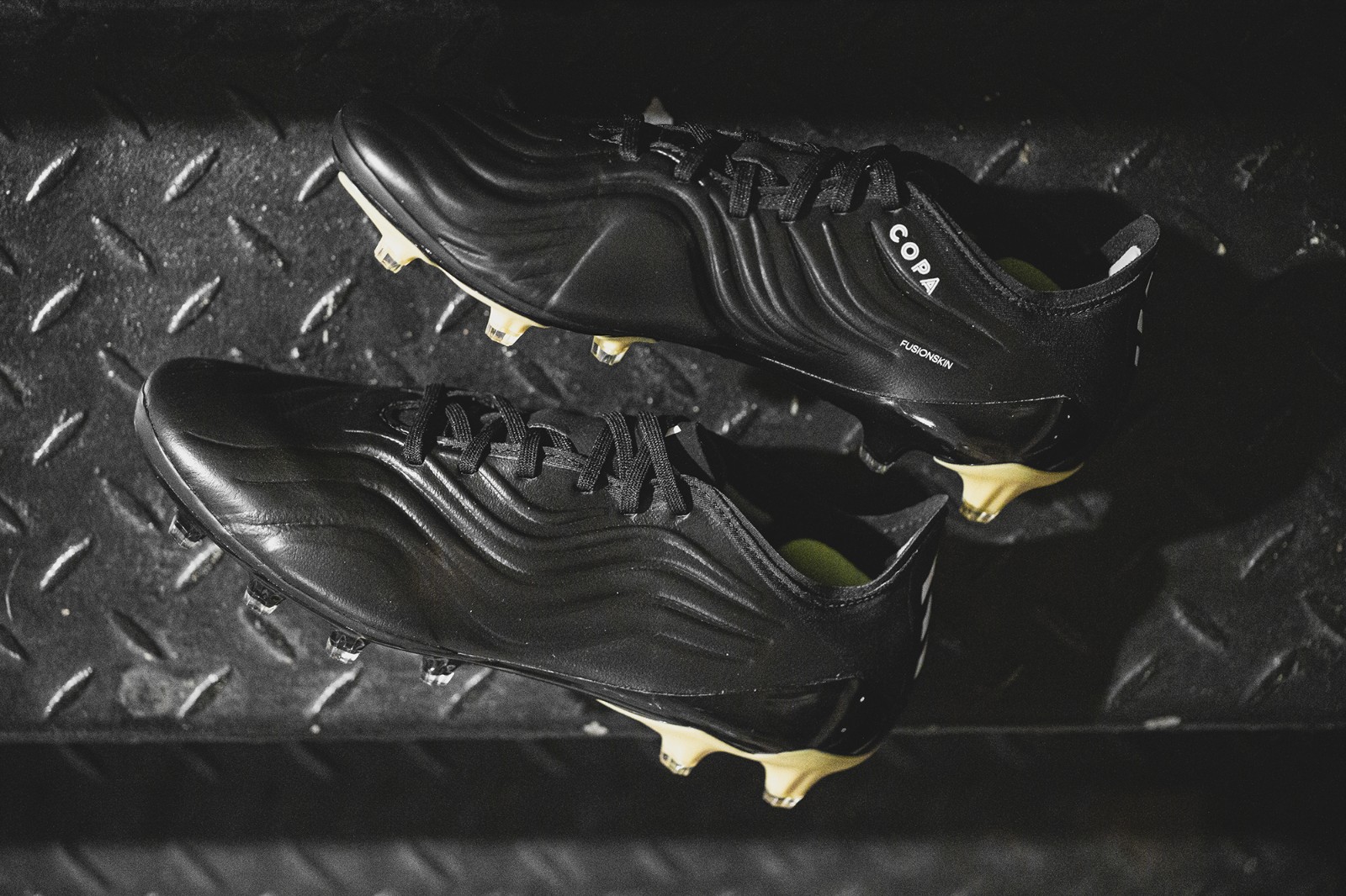 adidascopasense1ag足球鞋