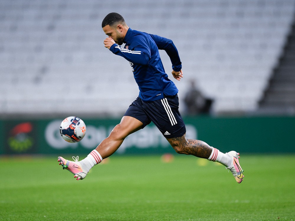 孟菲斯·德佩上脚nike mercurial足球鞋