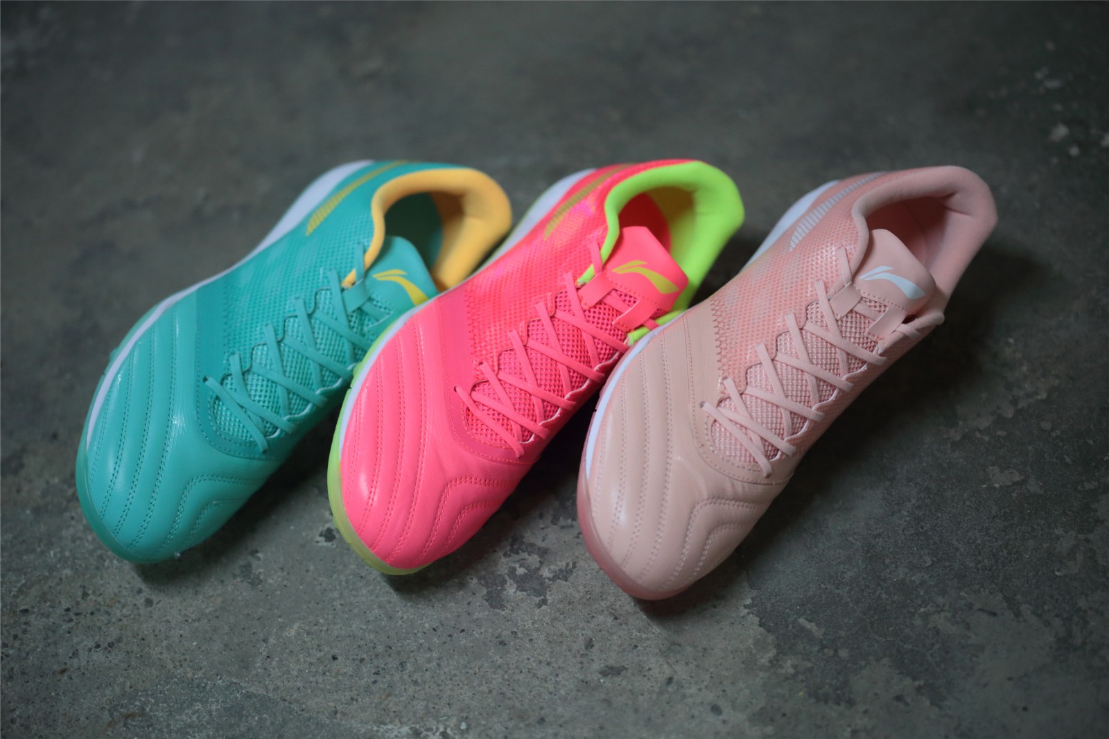 李宁铁系列2代tf足球鞋 - 足球鞋美图_实拍图片 - 足球鞋足球装备门户