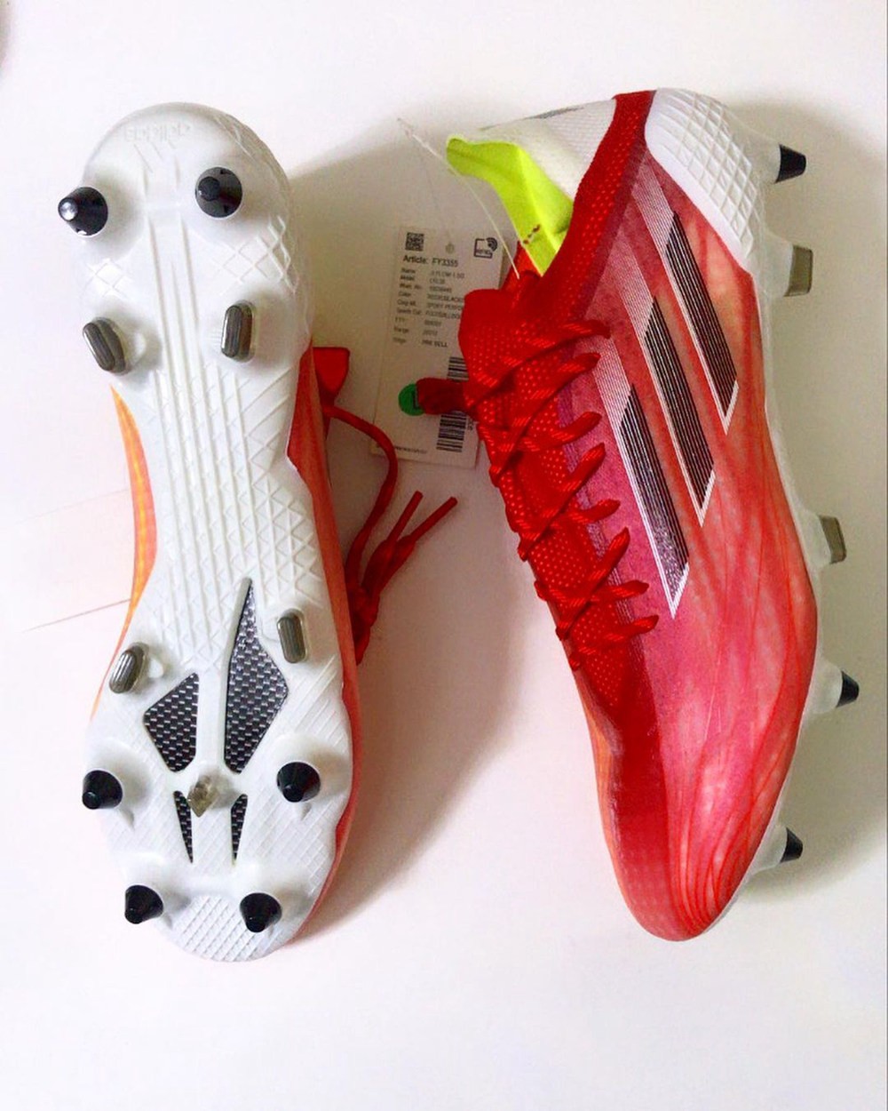 阿迪达斯新一代x足球鞋实物曝光