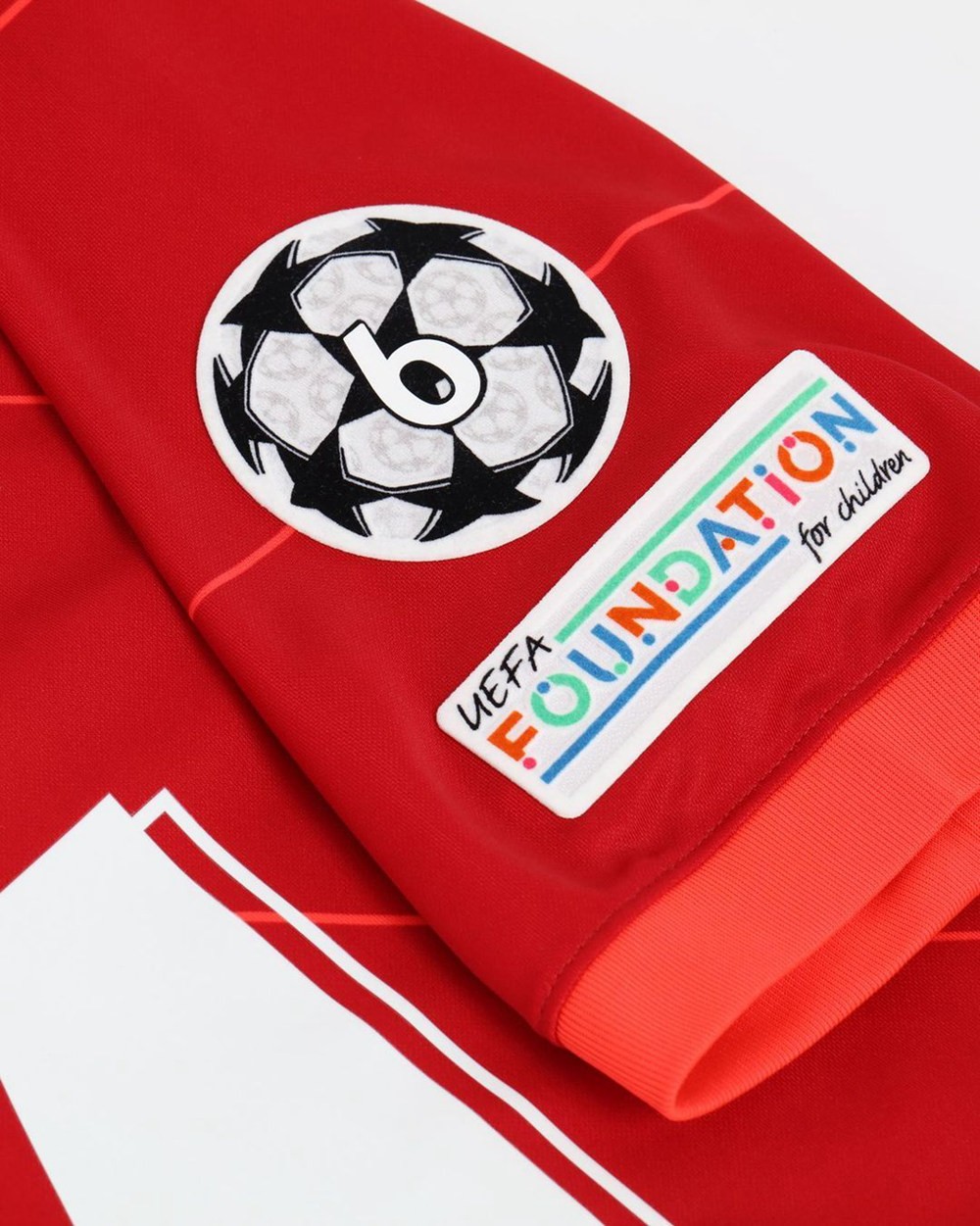 2021/22赛季欧冠联赛臂章亮相