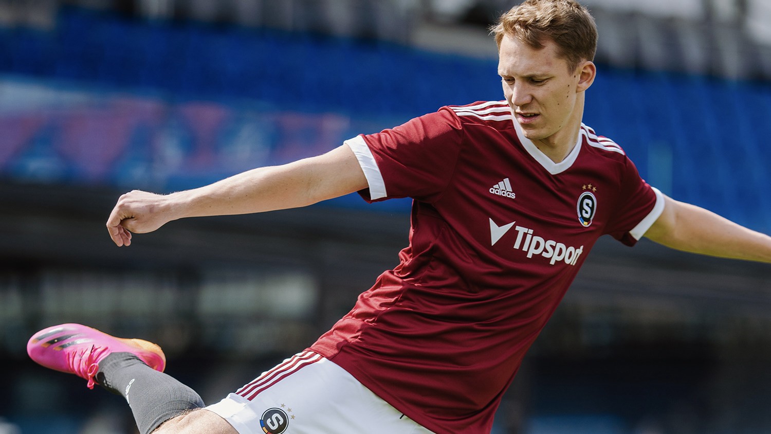 布拉格斯巴达发布202122赛季主客场球衣