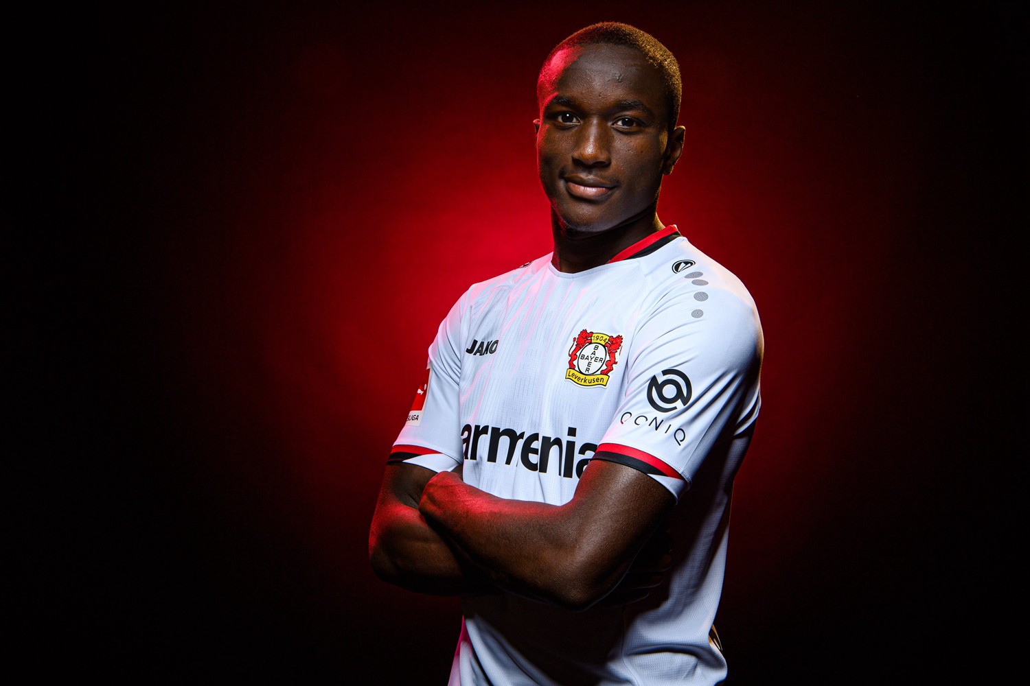 勒沃库森发布2021/22赛季客场球衣