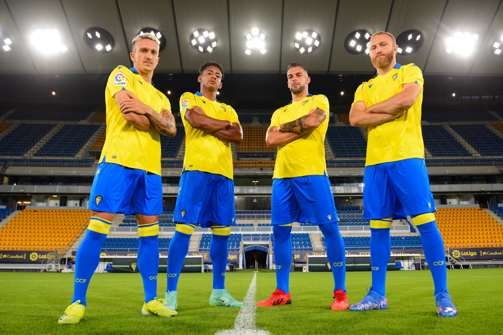 macron发布加的斯2021/22赛季主场球衣