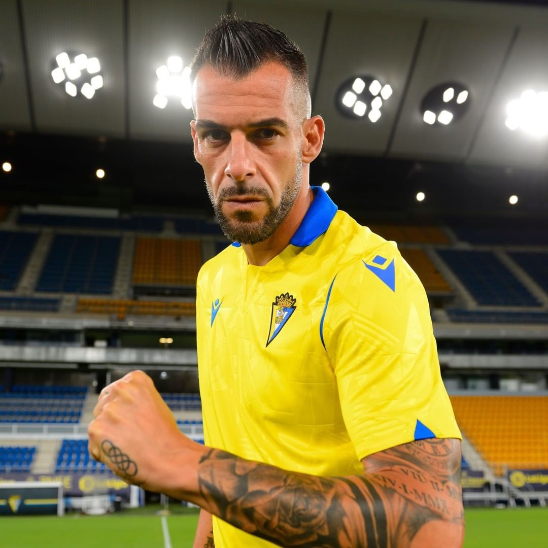 macron发布加的斯2021/22赛季主场球衣