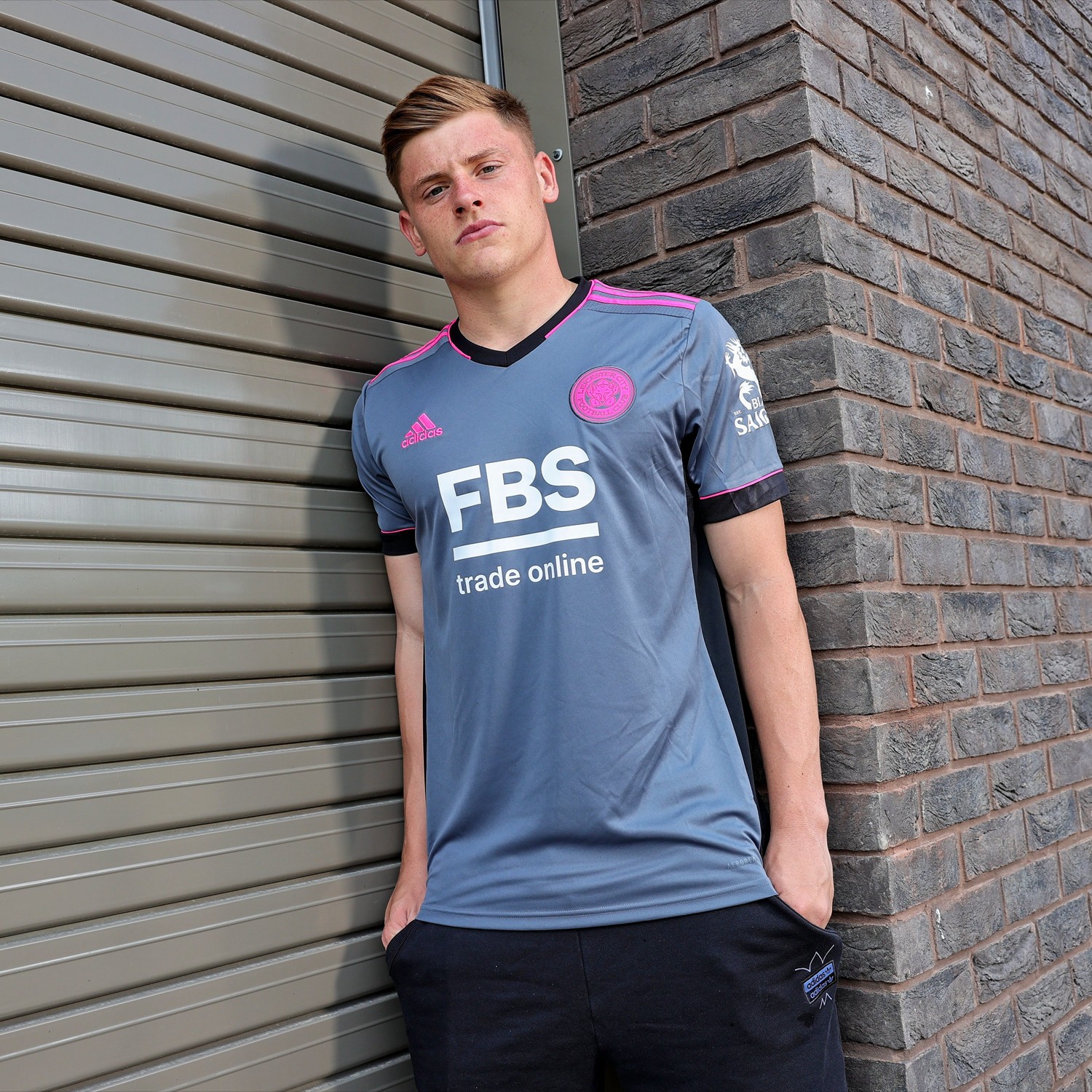 莱斯特城2021/22赛季第二客场球衣发布