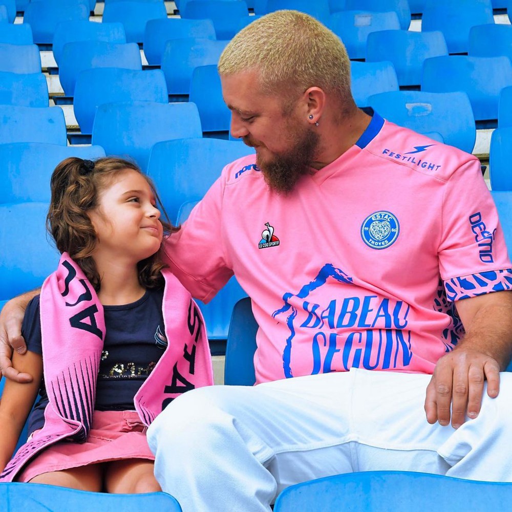 特鲁瓦发布202122赛季第二客场球衣