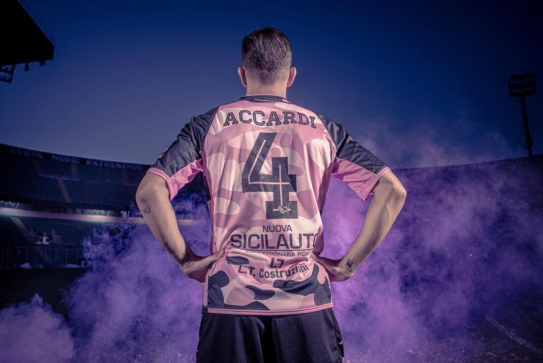 巴勒莫发布202122赛季第二客场球衣