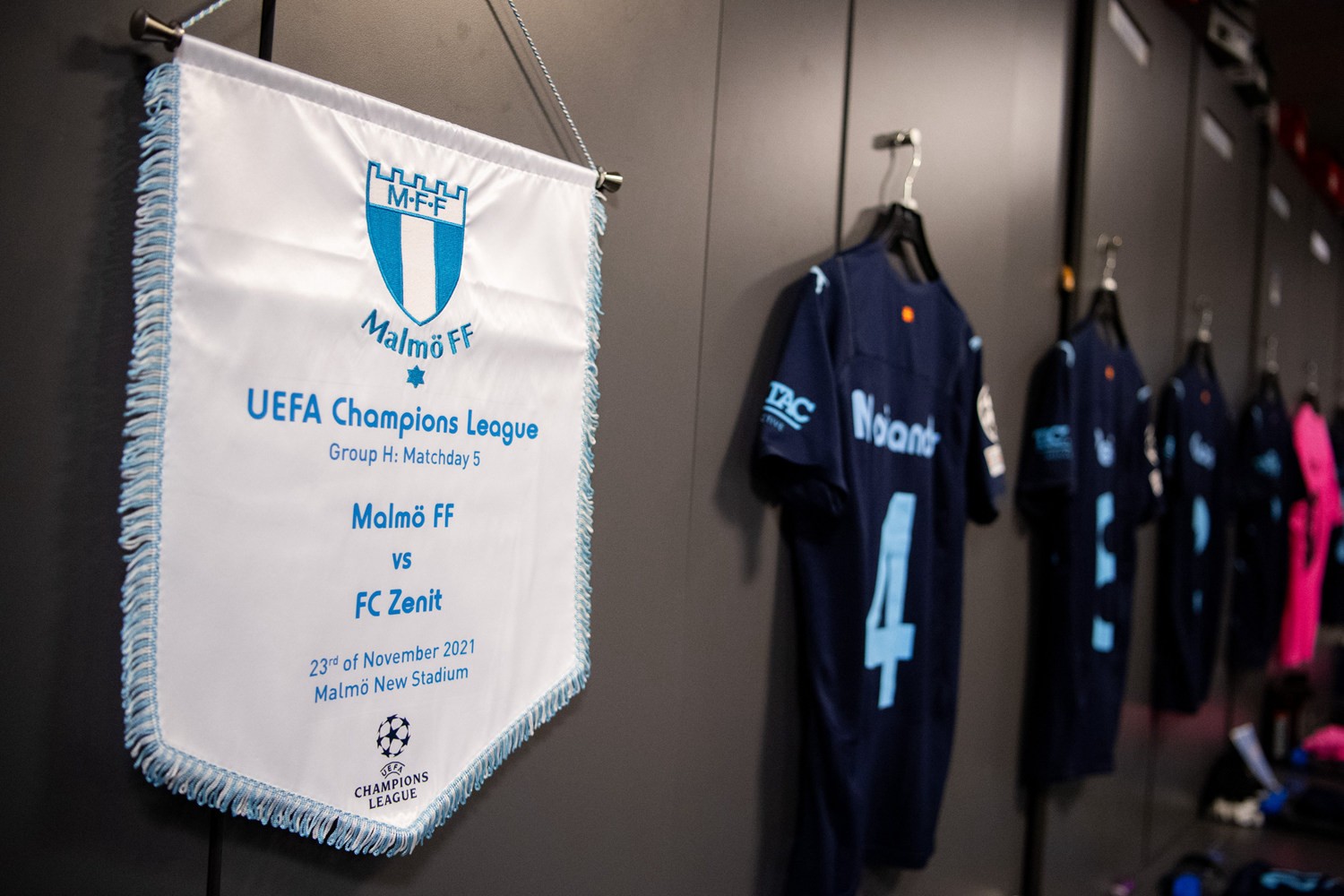 主客颠倒!马尔默主场比赛穿着客场球衣