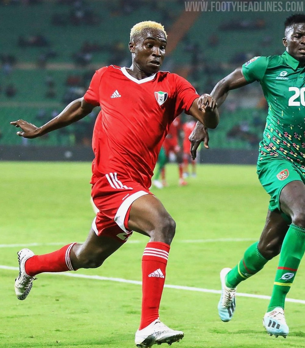 苏丹国家队上下半场穿着不同款式球衣比赛 - 球衣视点 - 足球鞋足球