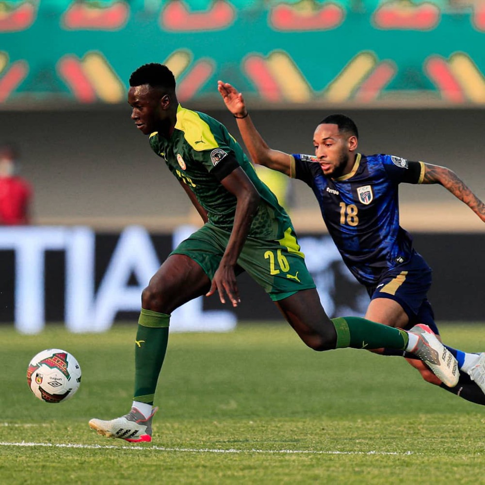 塞内加尔与佛得角两队同穿深色球衣比赛 - 球衣视点 - 足球鞋足球装备