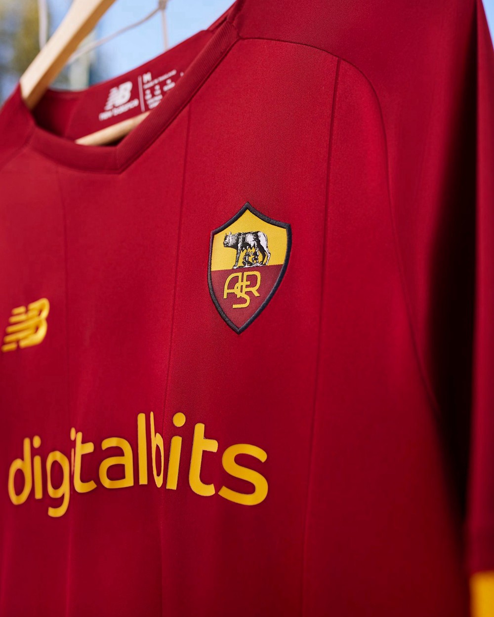 newbalance发布罗马202122赛季德比特别版球衣