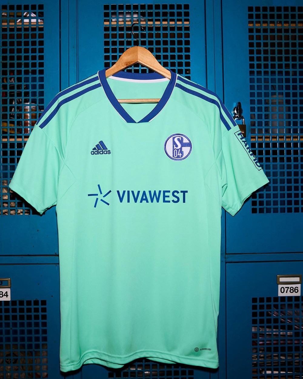 沙尔克04发布新赛季第二客场球衣