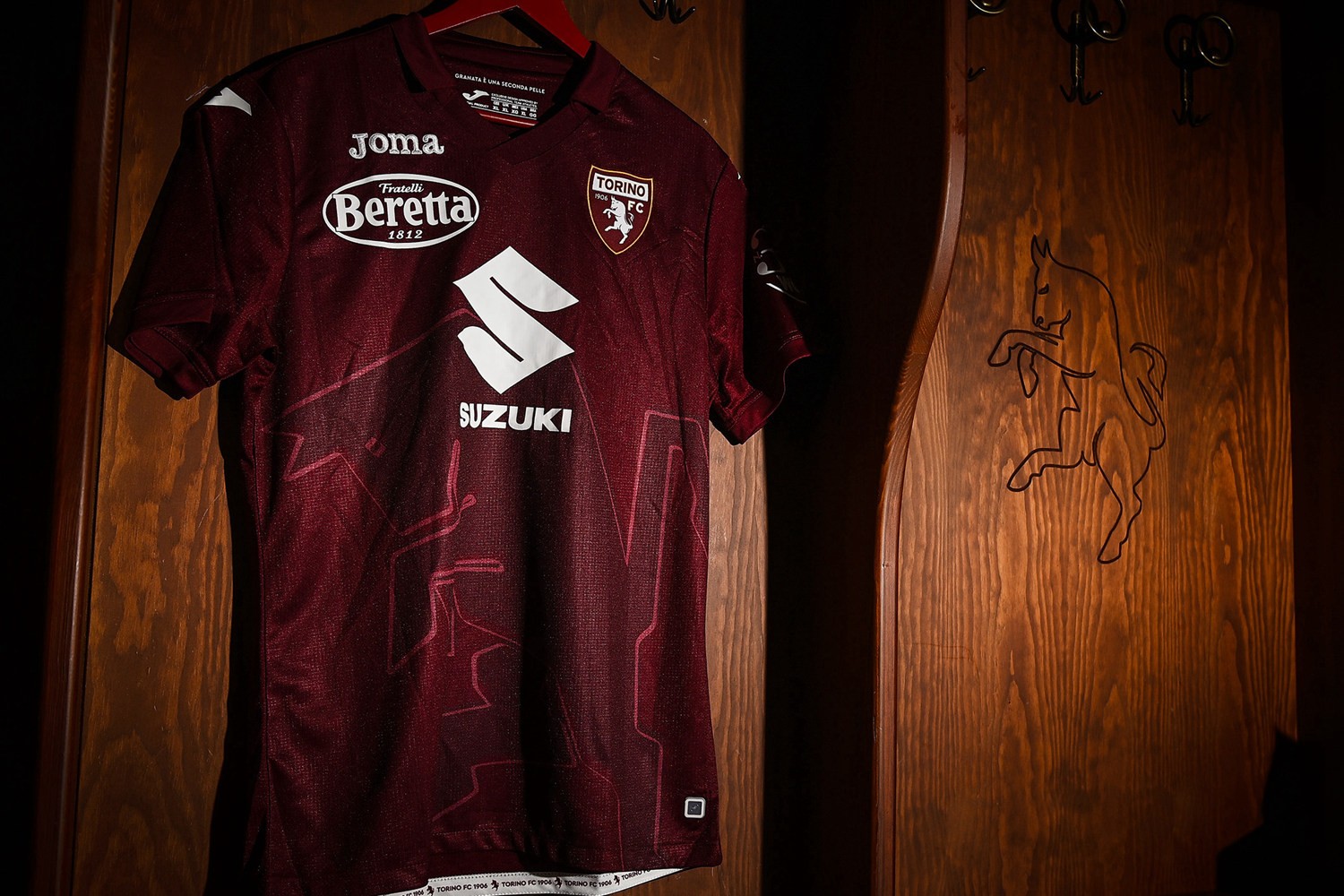 joma发布都灵202223赛季主客场球衣