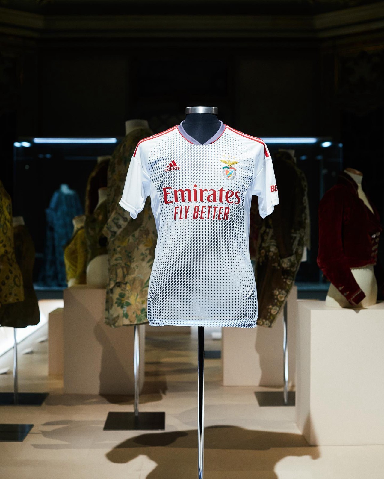 阿迪达斯发布本菲卡新赛季客场与第二客场球衣