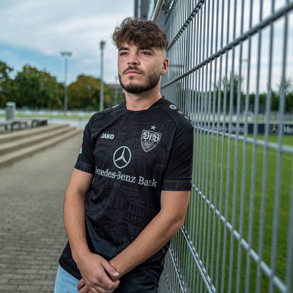 斯图加特发布新赛季第二客场球衣