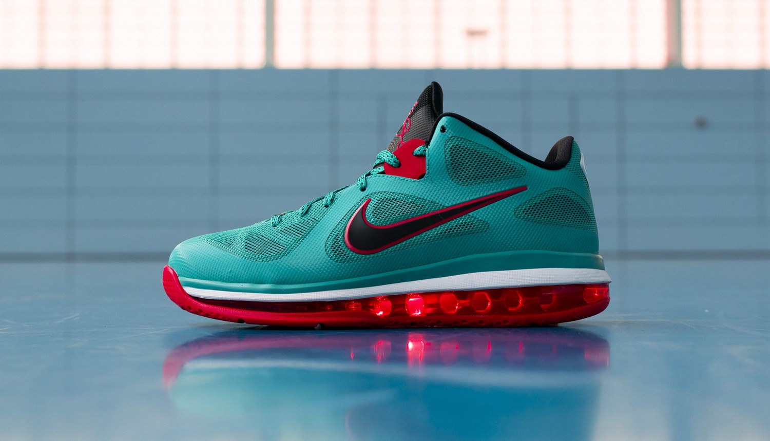 耐克发布LFC × Lebron 9 Low篮球鞋 - 球鞋 - 足球鞋足球装备门户_ENJOYZ足球装备网