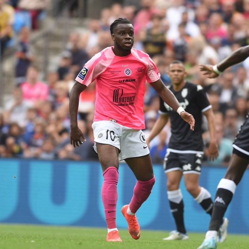 蒙彼利埃穿着粉红色球衣亮相法甲赛场 - 球衣视点 - 足球鞋足球装备