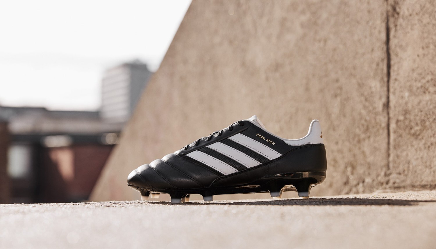 adidas copa mundial毫无疑问是有史以来最好的足球鞋之一,它有着超过