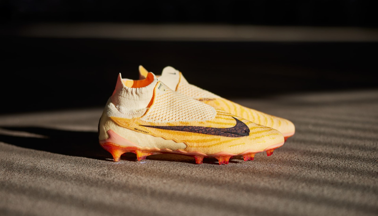 nike phatom gx足球鞋的发布就显得与众不同,它是在2022年卡塔尔世界