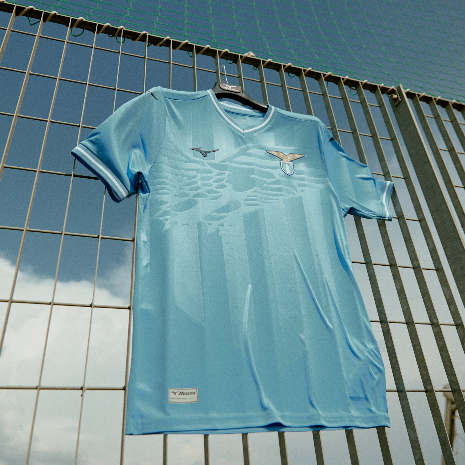 美津浓推出拉齐奥202324赛季主客场球衣