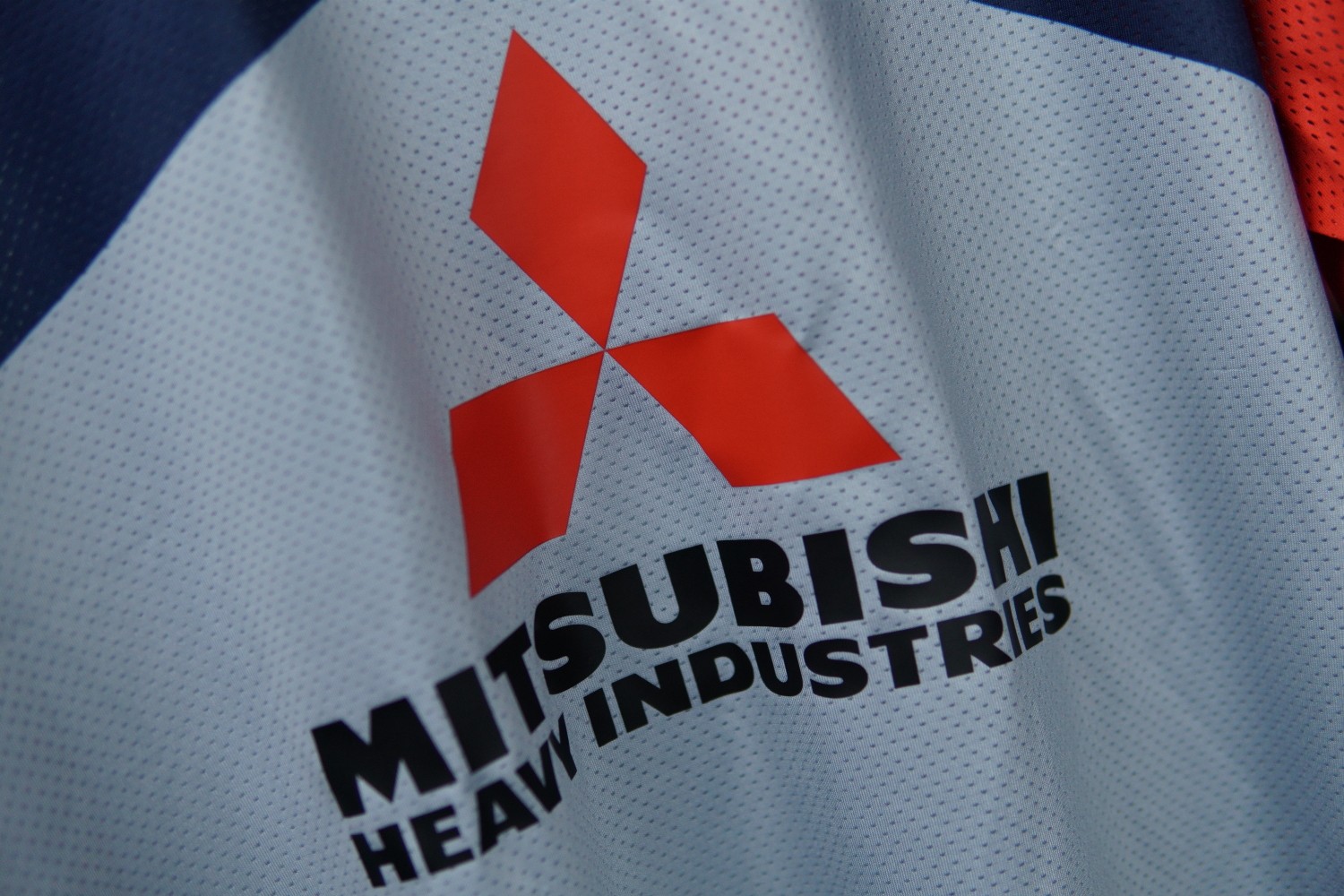 近观!上阵工业三菱重工飞狮2024赛季主场球衣与短袖训练服 - 球衣 - 足球鞋足球装备门户_ENJOYZ足球装备网